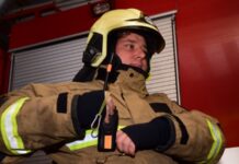 У Миколаєві загорівся бензовоз, пожежа перекинулась на інші будівлі – ДСНС