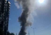 У російських Хімках масштабна пожежа у цеху, є загроза вибуху газових балонів (відео)