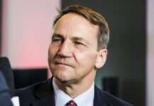 Польща розглядає пропозицію Києва збивати російські ракети над Україною, – Сікорський