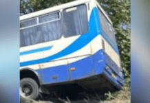 Внаслідок зіткнення Daewoo з автобусом «Дніпро-Камʼянське» загинув чоловік та постраждала жінка: деталі