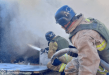 Нікопольські вогнеборці ліквідували пожежу, що виникла внаслідок ворожого обстрілу