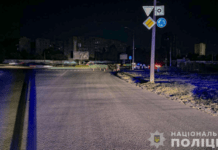 Запорізькі поліцейські встановлюють особу водія, який збив пішохода та втік з місця події