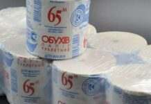 Українці ризикують залишитися без туалетного паперу: “Обухів” перестануть випускати