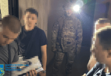 Викрадали мобільні телефони загиблих військових та списували їх кошти через онлайн-банкінг: у Дніпрі затримали злочинну групу