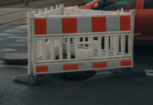 На вулиці Фабра у Дніпрі провалився асфальт: подробиці