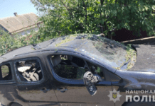 Внаслідок обстрілу Нікополя поранено подружжя: правоохоронці документують наслідки атаки