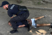 Напав з ножем на жінку: у Запоріжжі затримали зловмисника