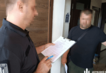 Колишній військовий та медик з Камʼянського допомагали допомагали військовим демобілізуватися зі служби за 80 тисяч гривень