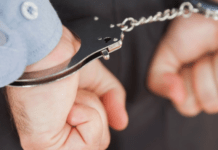 Наживався на військовослужбовцях: Криворізькі поліцейські скерували викрили шахрая