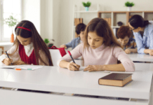 «Школа офлайн»: уряд планує повернути школярів за парти