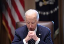 Байден визнав, що “облажався” на дебатах з Трампом