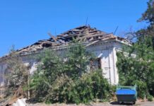 Обстріли Нікопольщини: пошкоджено підприємство, лінію електропередач та поле з пшеницею