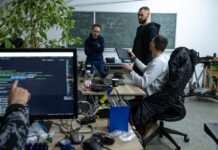 Втома та стрес. Чому виникає вигорання на роботі і як йому запобігти: поради експерта