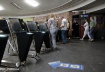У Києві закрили наземну гілку метро на лівий берег для обстеження після ракетної атаки