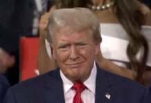 З пов’язкою та під вигуки “Бій!”: Трамп після замаху з’явився на з’їзді республіканців