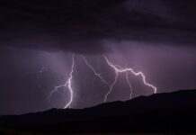 Через грозу у Львові спалахнули пожежі: кілька районів залишились без світла