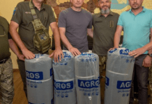 Мер Кам’янського передав військовим рації, захисні сітки й мастило для техніки