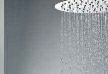 Теплий душ улітку: чому він кращий, ніж холодний