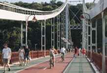 У Києві обірвався трос атракціону через Дніпро: що відомо