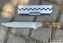 Напав на містянина з ножем: Поліцейські Дніпра затримали зловмисника