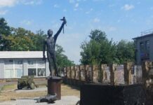 У Кам’янському відбулось відкриття оновленої фігури Прометея в музеї просто неба