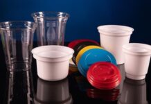 В Україні хочуть заборонити одноразовий посуд, соломинки для напоїв та ватні палички з пластиковою основою