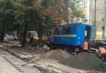 Немає води: комунальники продовжують аварійні роботи за кількома адресами у Дніпрі