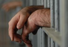 Ошукали громадян на більш ніж 100 тис. гривень: слідчі Дніпропетровщини скерували до суду справу відносно злочинної групи