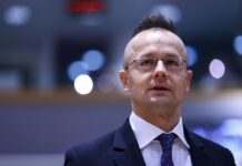 “Пристебніть ремені”. Сійярто заінтригував новими “мирними зустрічами” Орбана