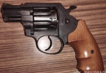 Стріляв із пістолета в охоронця автостоянки: у Новомосковську за вчинення хуліганських дій затримали 50-річного містянина