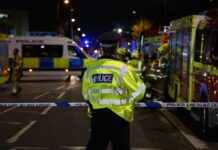 Вбивство дітей в Англії: неподалік місця трагедії сталися сутички з поліцією