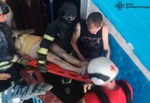 Нікопольські надзвичайники врятували 5 осіб, із них 2 дитини