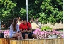 Спека продовжує спадати, а захід накриють дощі: прогноз погоди в Україні на завтра