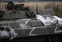 ЗСУ подвійним ударом знищили російський “танк-черепаху” на півдні (відео)