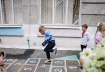 Уряд готує технічні рішення, які допоможуть школам працювати офлайн – Зеленський