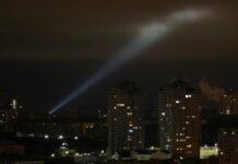 Атака «Шахедів»: у Києві пролунали вибухи, місцева влада каже про роботу ППО