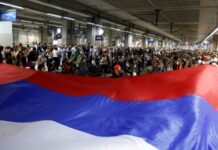 Сербія: поліція в Белграді витіснила з вокзалів учасників протестів проти видобутку літію