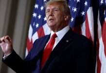 “Я виглядаю набагато краще”. Трамп знову накинувся з образами на Гарріс