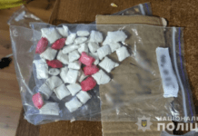 Збувала психотропні речовини: у Запоріжжі затримали 19-річну дівчину