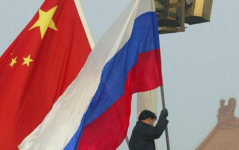 Росія та Китай можуть перейти на бартерну торгівлю через західні санкції, – Reuters