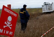 Харківщина: автомобіль ДСНС підірвався на вибухівці, двоє поранених