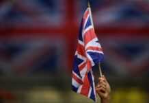 У Великій Британії тисячі людей вийшли на мітинги проти расизму