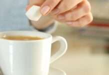 Чим замінити цукор у каві: 6 смачних і корисних варіантів