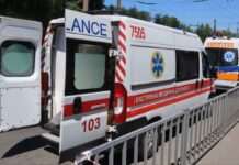 Росіяни вдарили дроном по автобусу з людьми у Дергачах: шестеро поранених