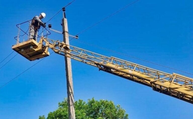За липень енергетики Дніпропетровщини повернули світло після обстрілів для 172 тисяч родин