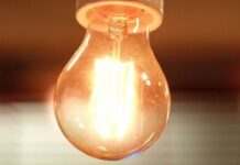 В Україні можуть зменшити тарифи на світло: що відомо