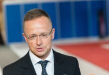 Глава МЗС Угорщини вважає що Єврокомісія намагається перервати енергопостачання до країни