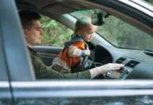 Керування авто із дитиною на колінах: які штрафи загрожують батькам
