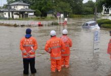 Тайфун “Ампіл” змусив Японію скасувати сотні рейсів та евакуювати десятки тисяч людей