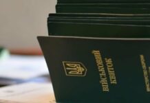 Кабмін ухвалив нові правила військового обліку для чоловіків за кордоном: що змінилося
